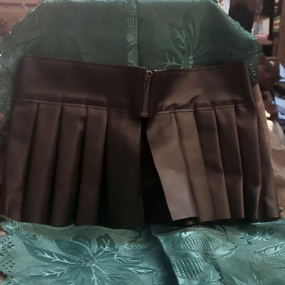 Black faux leather peplum belt